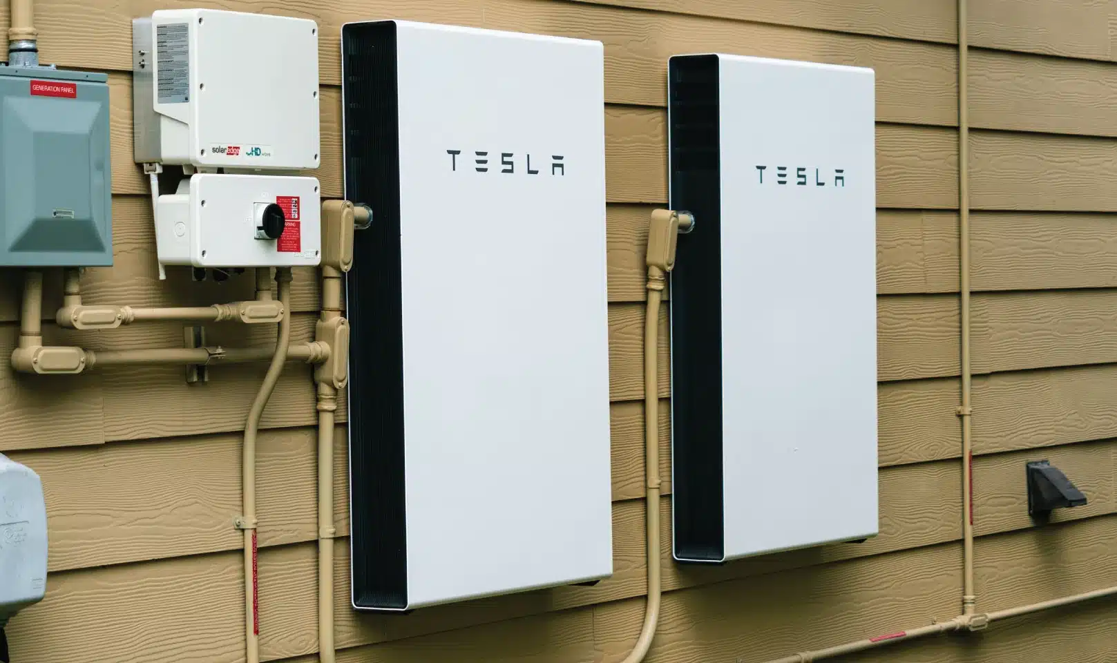 wall-mounted-solar-battery Wall-Mounted Tesla batteries for solar power system